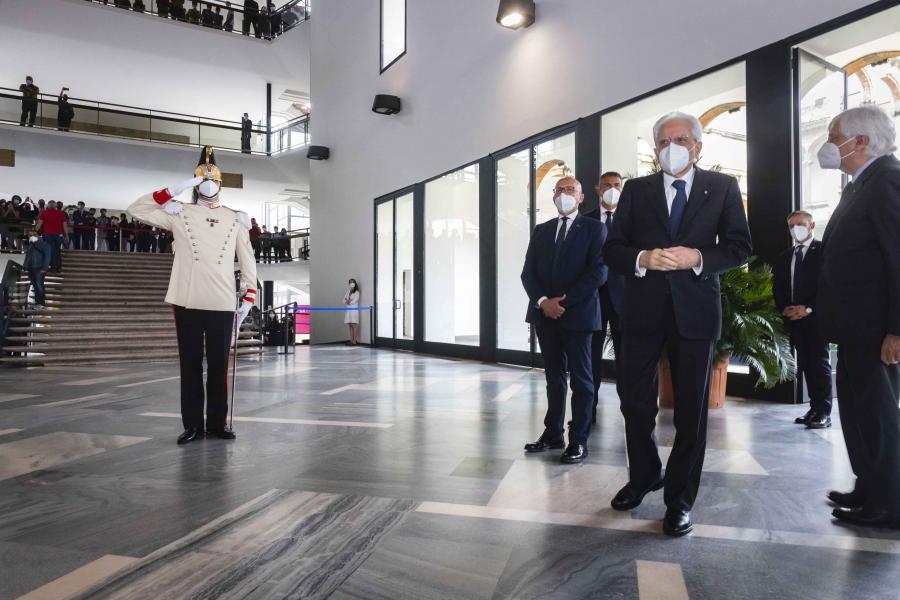 Il Presidente della Repubblica Sergio Mattarella prima dell'ingresso in Aula Magna - Foto Marco Riva