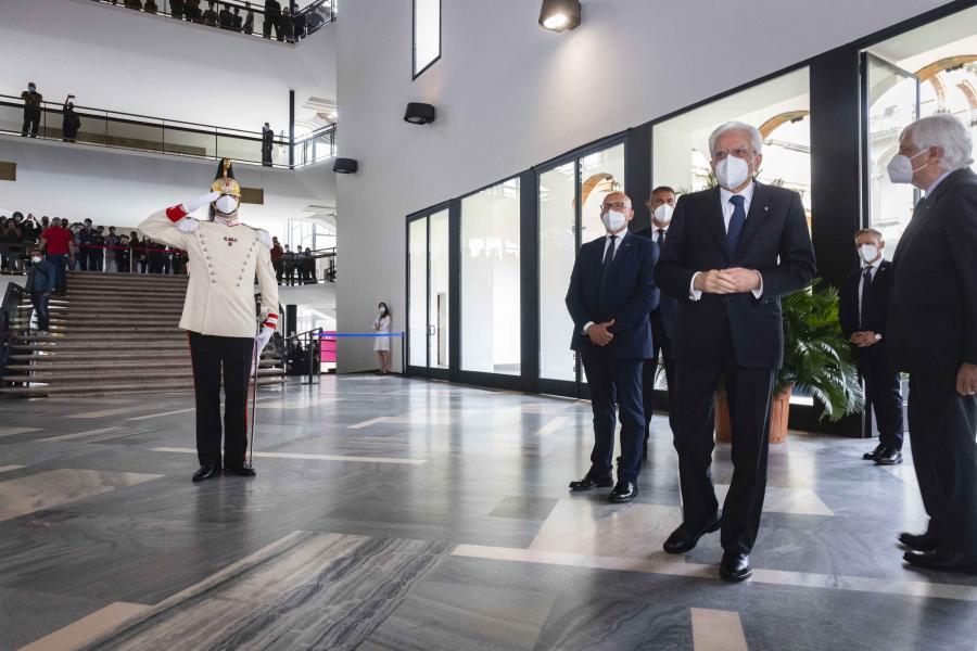 Il Presidente della Repubblica Sergio Mattarella prima dell'ingresso in Aula Magna - Foto Marco Riva