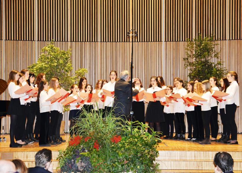 Il Coro voci bianche con maestro