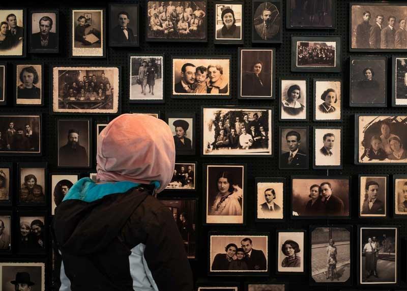 Le foto dei deportati nel lager di Auschwitz-Birkenau
