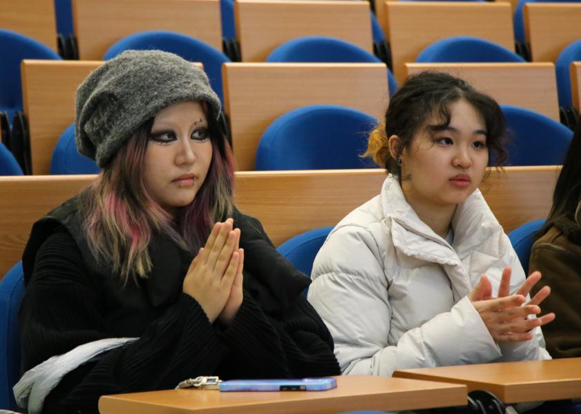 Studentesse cinesi al Welcome Day dei programmi Marco Polo e Turandot.