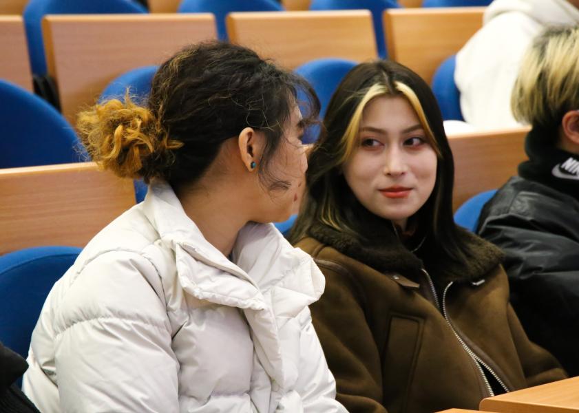 Studentesse cinesi al Welcome Day dei programmi Marco Polo e Turandot.