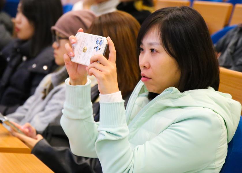 Studentessa cinese al Welcome Day dei programmi Marco Polo e Turandot.