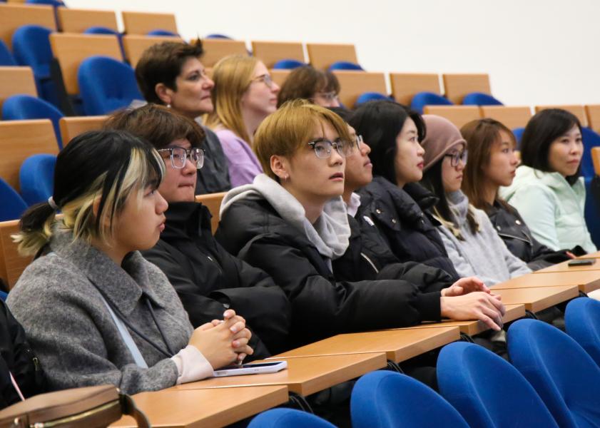 Studenti e studentesse cinesi al Welcome Day dei programmi Marco Polo e Turandot.