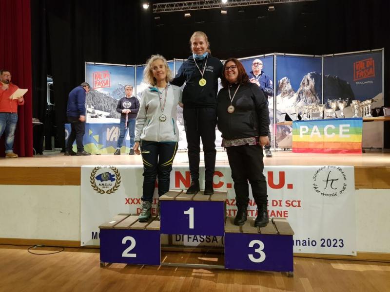Le premiazioni al campionato Anciu con le atlete e gli atleti della Statale