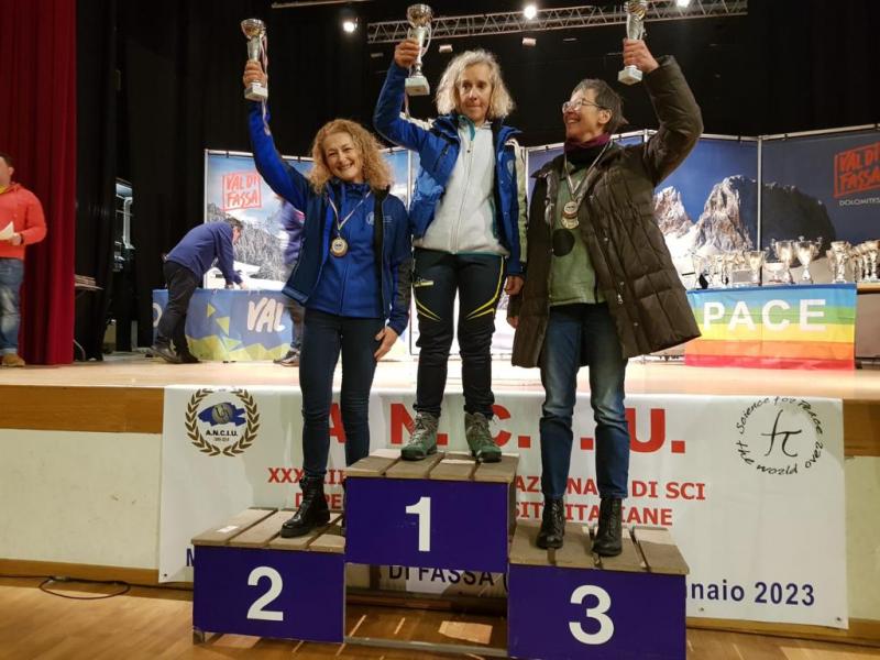 Le premiazioni al campionato Anciu con le atlete e gli atleti della Statale