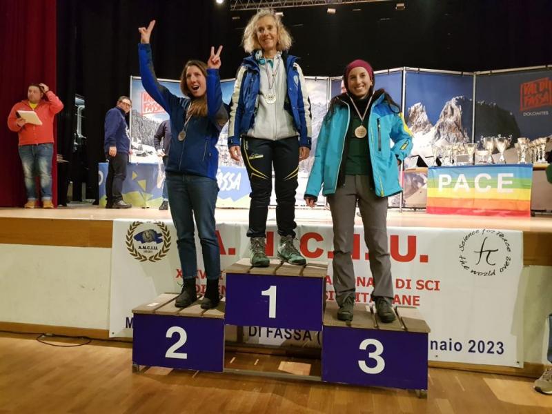 Le premiazioni al campionato Anciu con le atlete e gli atleti della Statale