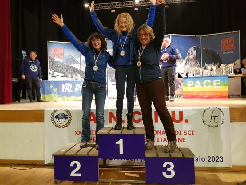 Le premiazioni al campionato Anciu con le atlete e gli atleti della Statale