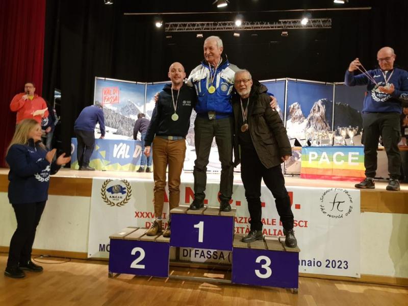 Le premiazioni al campionato Anciu con le atlete e gli atleti della Statale