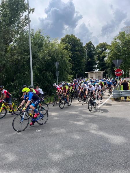 Un momento della gara sul percorso di circa 30 km in zona Idroscalo