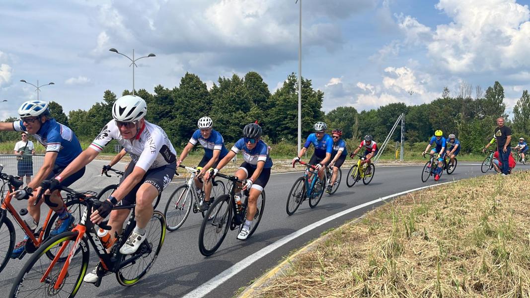 Un momento della gara sul percorso di circa 30 km in zona Idroscalo