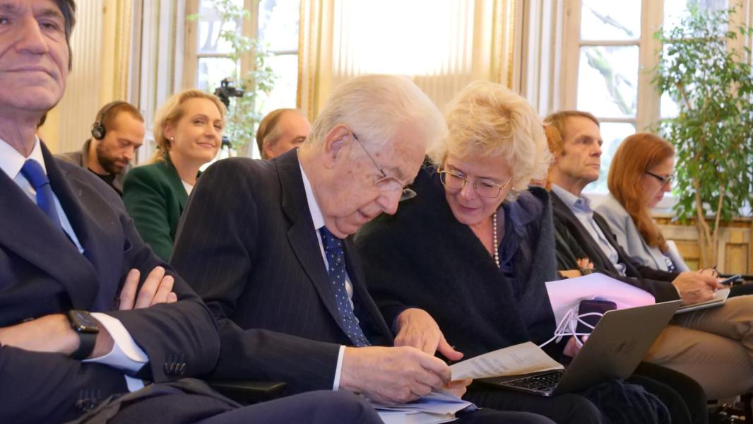 Mario Monti, già Commissario europeo per il mercato interno e la competitività, ed Elena Cattaneo, Prof.ssa e Senatrice a vita