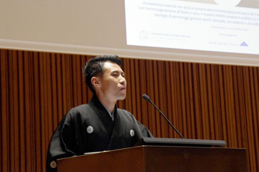 Il visiting professor Hōshō Kazufusa, protagonista della performance e del workshop promossi dal dipartimento di Beni culturali e ambientali dell’Università degli Studi di Milano.