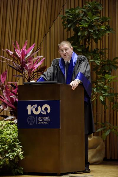 Marco Cuzzi, docente di Storia contemporanea, durante la Laudatio