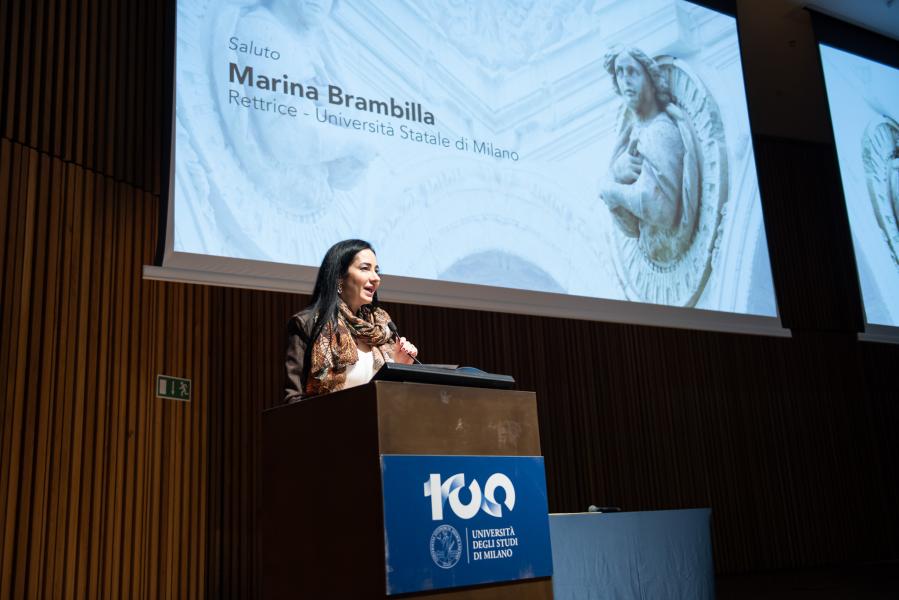 Marina Brambilla, rettrice dell'Università degli Studi di Milano, per il saluto durante la Giornata della Facoltà di Medicina e Chirurgia.