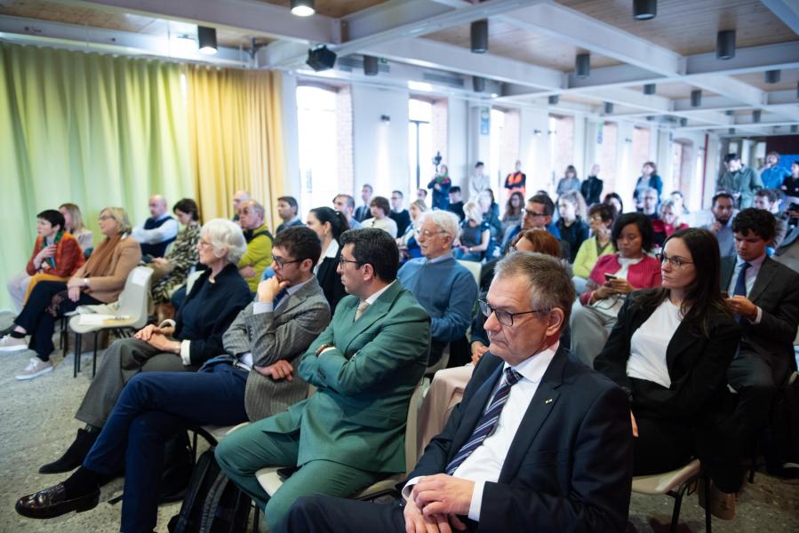Il pubblico all'incontro a Mind