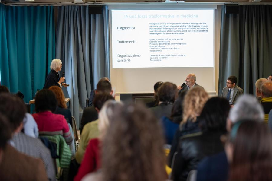 La tavola rotonda con la professoressa emerita Adriana Maggi - Foto Paolo Poce