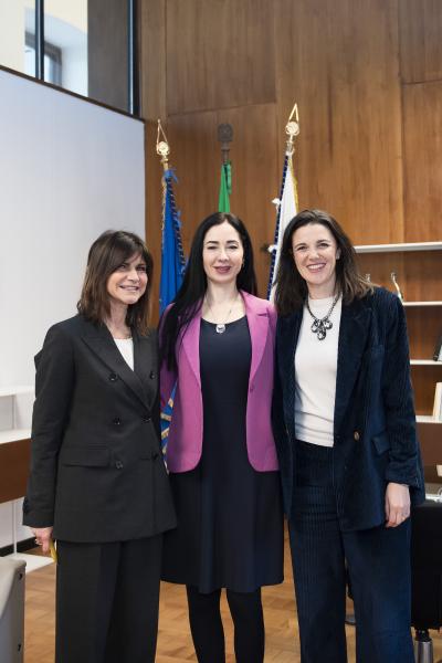 Da sinistra a destra: Marina D'Artibale, Membro del Consiglio Direttivo di Leads e Co-direttrice dell’Osservatorio, Vice President Capgemini Invent, Marina Brambilla, Rettrice della Statale e Marta Marsilio, Professoressa Ordinaria di Economia Aziendale dell’Università degli Studi di Milano.