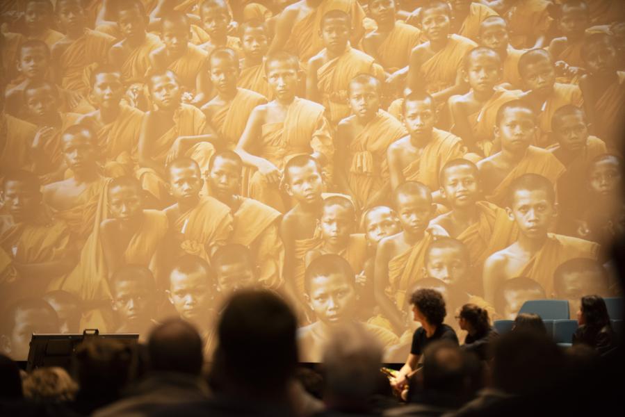 Un momento dell'incontro con il fotografo Jimmy Nelson - Foto di Paolo Poce