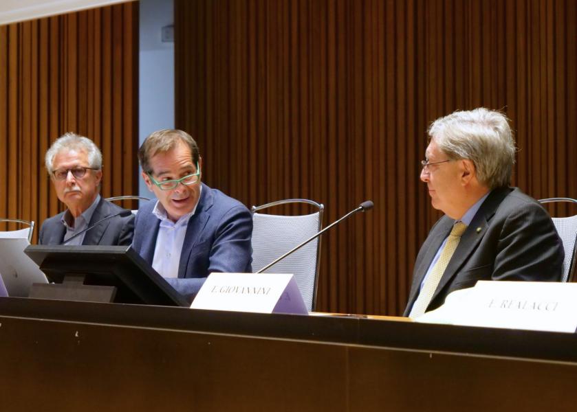 Stefano Bocchi, delegato alla Sostenibilità, Alessandro Olper, direttore del dipartimento di Scienze e politiche ambientali, Enrico Giovannini, economista e già Ministro delle infrastrutture e della mobilità sostenibili.