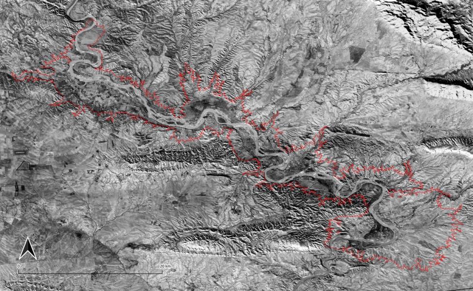 Immagine declassificata CORONA degli anni ’60 del fiume Tigri che riporta in rosso l’attuale estensione dell’area coperta dal lago di Mosul