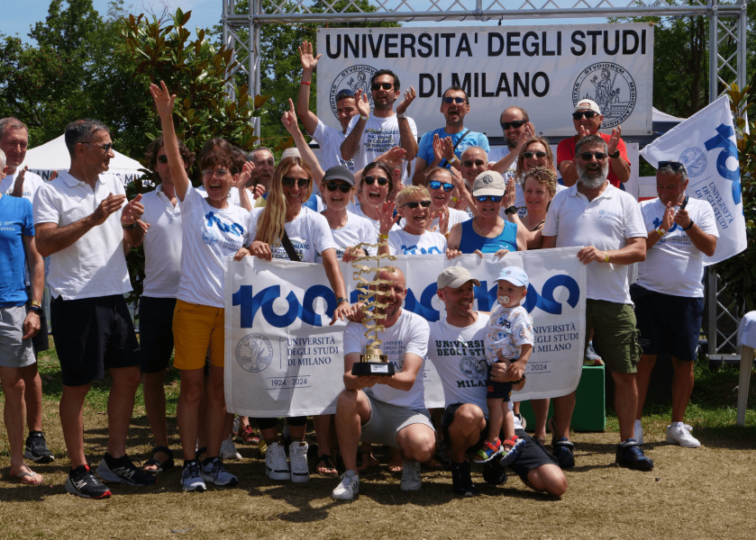 La squadra della Statale esulta dopo la vittoria della 38ª edizione dei Campionati nazionali di ciclismo ANCIU