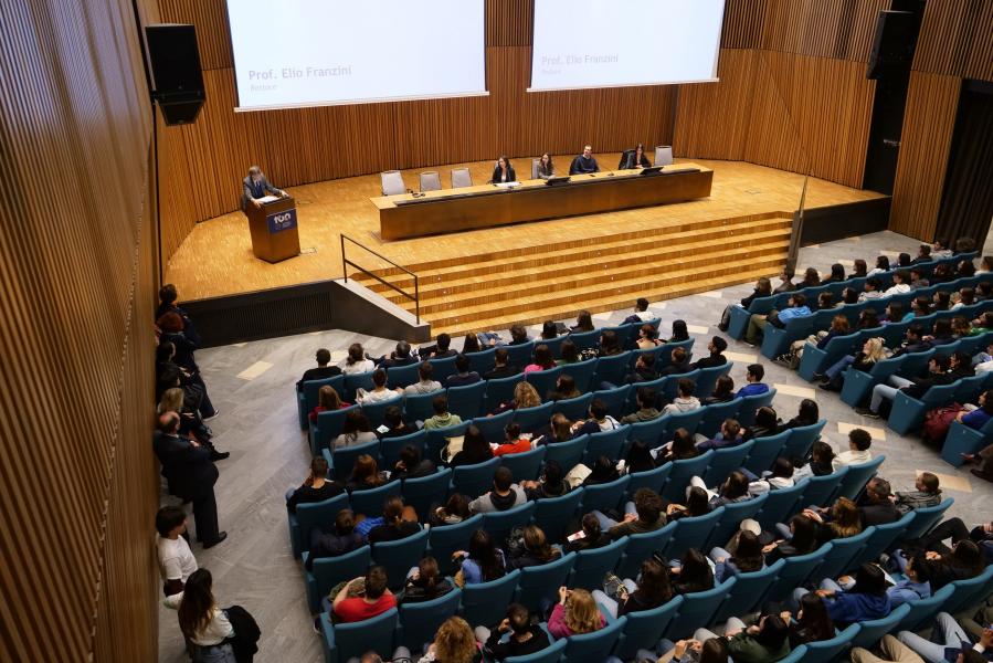 Il saluto di benvenuto del rettore Elio Franzini in Aula Magna