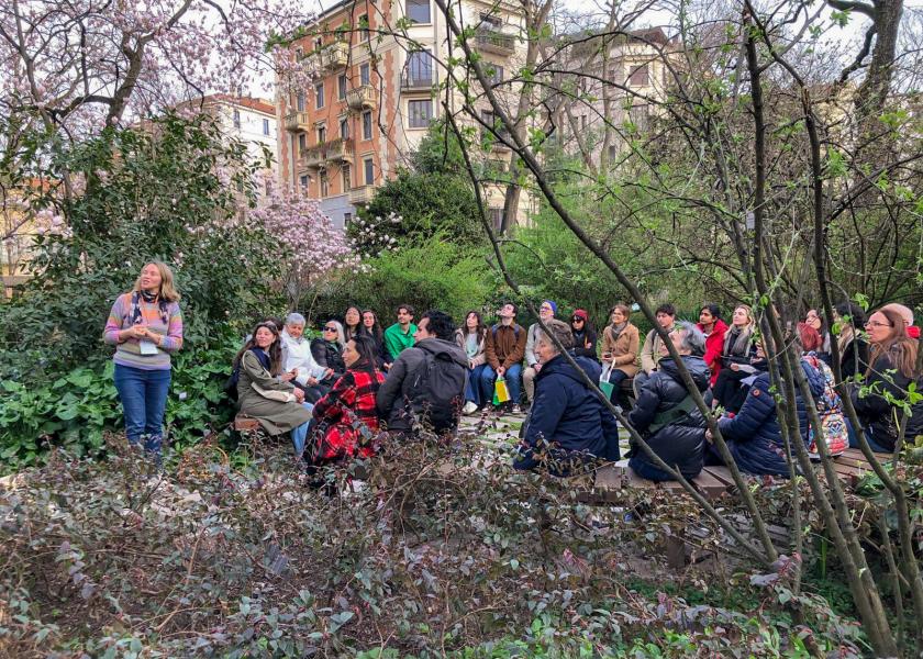 Un momento delle visite all'Orto Botanico di Brera durante Università Svelate