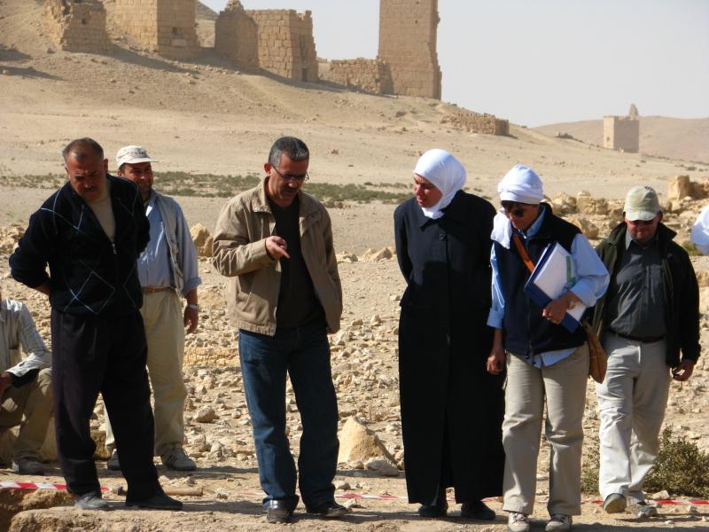 La professoressa Grassi sul sito archeologico di Palmira - Immagini dall'ultimo numero di NOTOOTTO: crediti Valentino Albini, Archivio UniMi, Paolo Bersani
