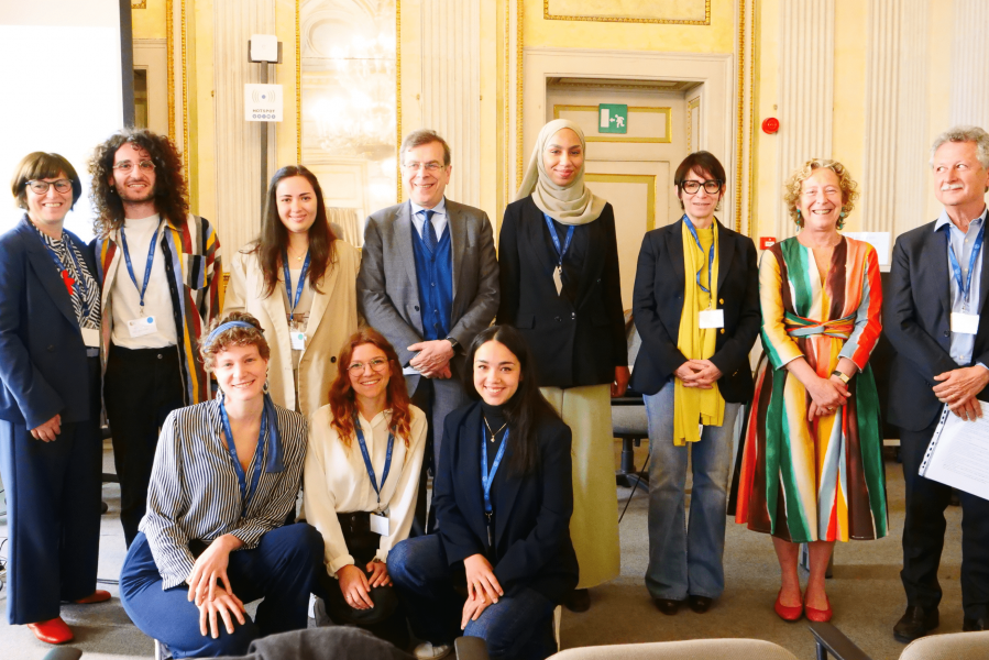 Studentesse e studenti del Green Office con il rettore Elio Franzini, il professor Stefano Bocchi e l'assessora all'Ambiente del Comune di Milano Elena Grandi