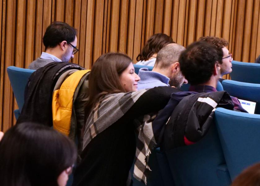 Studenti e studentesse alla giornata su “La Transizione ecologica: l’Italia verso il 2030 - Scelte urgenti per un domani vicino, tra sostenibilità e responsabilità” all’Università degli Studi di Milano.