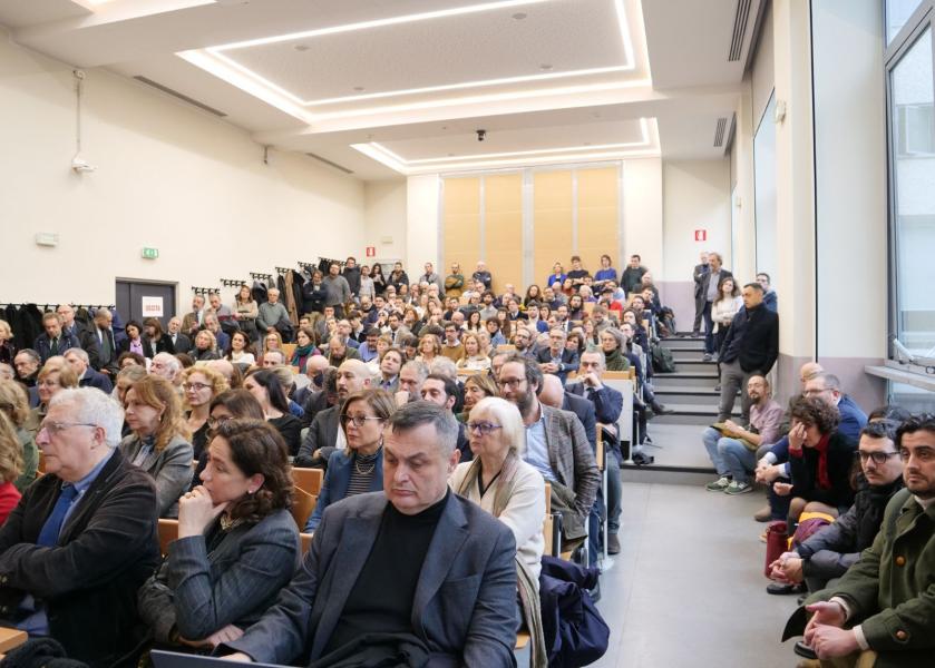 Il pubblico durante la cerimonia per l'intitolazione di una targa in ricordo di Federico Chabod.