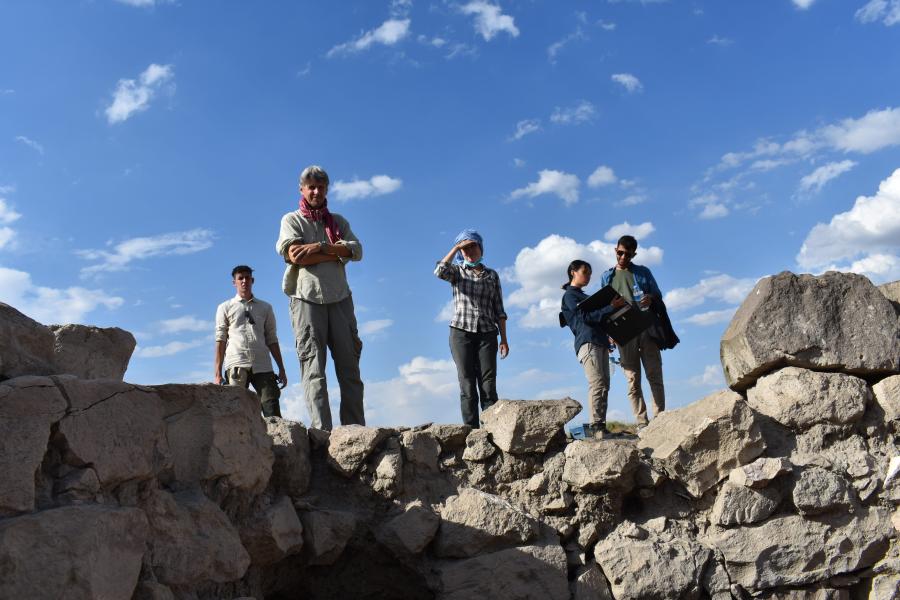 Il professor Luca Peyronel e il team di archeologi sul sito di Kültepe 