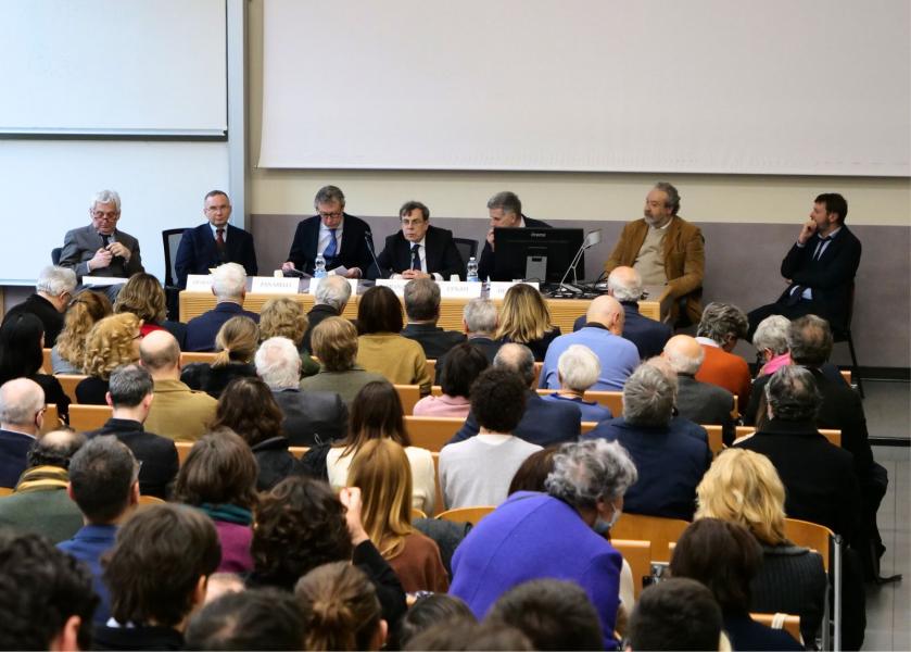 Gli oratori durante la cerimonia dedicata all'intitolazione di una targa in ricordo di Federico Chabod.